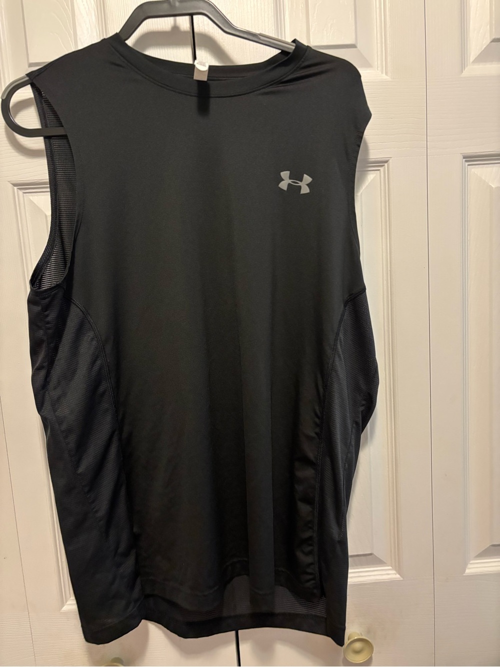 Under Armour Men's HeatGear Fitted Sleeveless Muscle Shirt Black XL Mesh Panels
